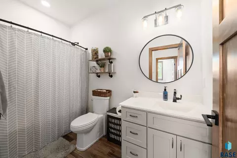 Bath - 1012 S Nicholas Ave, Brandon, SD 57005 photo 1 of 7