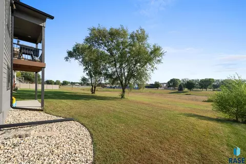 Exterior - 1012 S Nicholas Ave, Brandon, SD 57005 photo 6 of 10