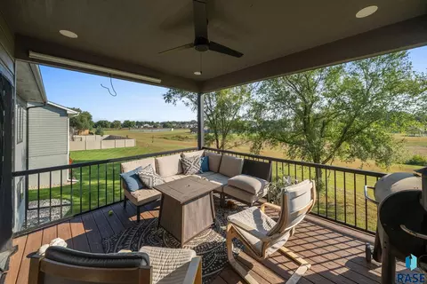 Exterior - 1012 S Nicholas Ave, Brandon, SD 57005 photo 9 of 10