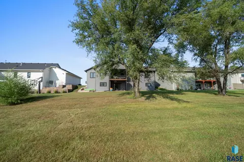 Exterior - 1012 S Nicholas Ave, Brandon, SD 57005 photo 7 of 10