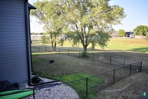 Exterior - 1012 S Nicholas Ave, Brandon, SD 57005 photo 16 of 16