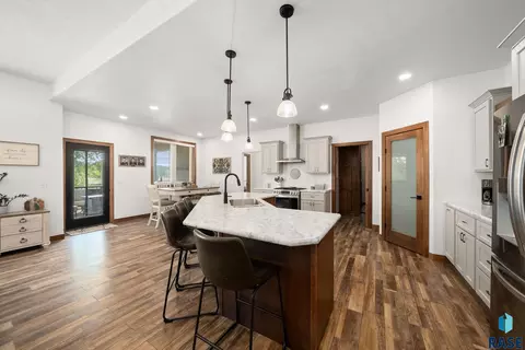 Kitchen - 1012 S Nicholas Ave, Brandon, SD 57005 photo 5 of 11