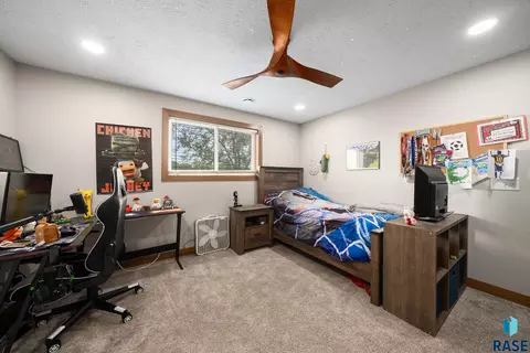 Bedroom - 1012 S Nicholas Ave, Brandon, SD 57005 photo 5 of 11