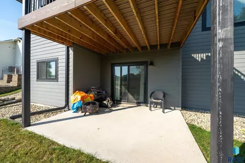 Exterior - 1012 S Nicholas Ave, Brandon, SD 57005 photo 5 of 10