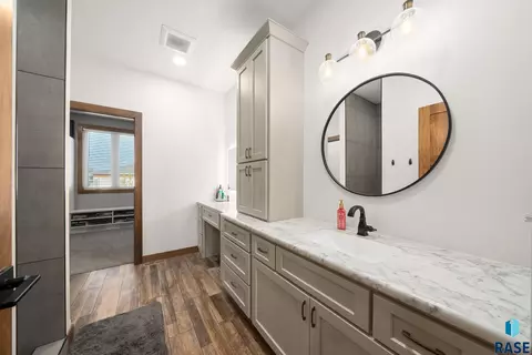 Bath - 1012 S Nicholas Ave, Brandon, SD 57005 photo 5 of 7