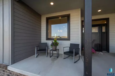 Exterior - 1012 S Nicholas Ave, Brandon, SD 57005 photo 3 of 10