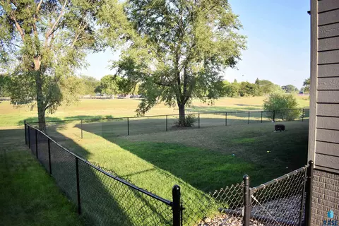 Exterior - 1012 S Nicholas Ave, Brandon, SD 57005 photo 14 of 16