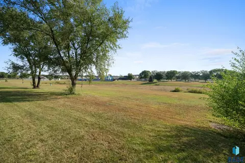 Exterior - 1012 S Nicholas Ave, Brandon, SD 57005 photo 8 of 10