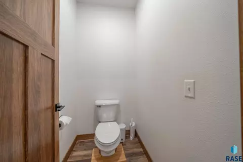 Bath - 1012 S Nicholas Ave, Brandon, SD 57005 photo 4 of 7