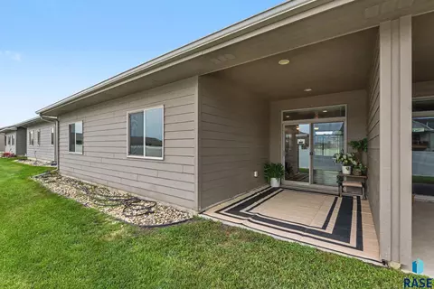 Exterior - 3513 E Bison Trl, Sioux Falls, SD 57108 photo 3 of 6