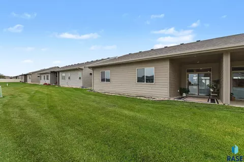 Exterior - 3513 E Bison Trl, Sioux Falls, SD 57108 photo 4 of 6
