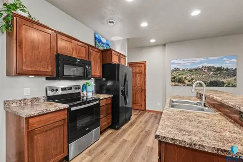 Kitchen - 3513 E Bison Trl, Sioux Falls, SD 57108 photo 2 of 2