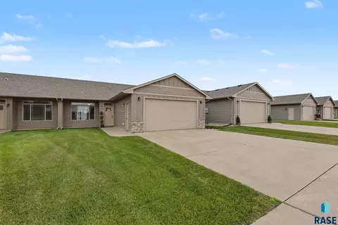 Exterior - 3513 E Bison Trl, Sioux Falls, SD 57108 photo 6 of 6