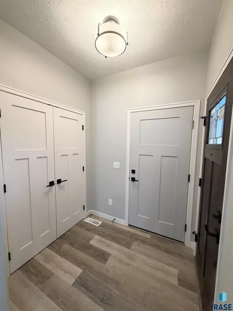 Entry Way - 5103 E 67th St, Sioux Falls, SD 57108 photo 1 of 1