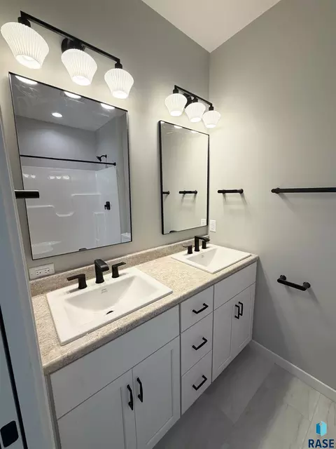 Bath - 5103 E 67th St, Sioux Falls, SD 57108 photo 2 of 3
