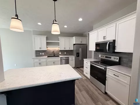 Kitchen - 5103 E 67th St, Sioux Falls, SD 57108 photo 1 of 3