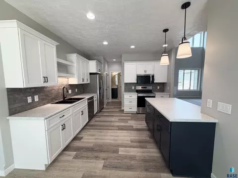 Kitchen - 5103 E 67th St, Sioux Falls, SD 57108 photo 2 of 3