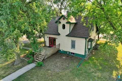 Exterior - 1120 S Duff St, Mitchell, SD 57301 photo 2 of 7