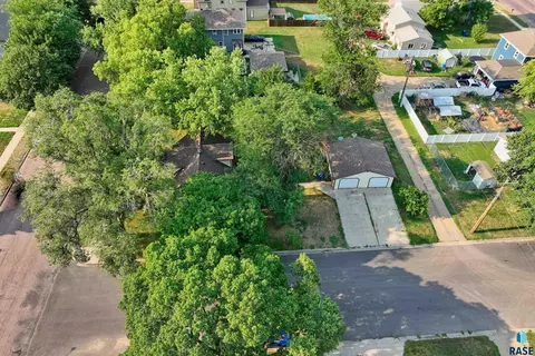 View/Area - 1120 S Duff St, Mitchell, SD 57301 photo 2 of 2