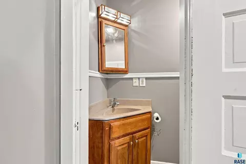 Bath - 1120 S Duff St, Mitchell, SD 57301 photo 1 of 5