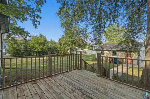 Exterior - 1120 S Duff St, Mitchell, SD 57301 photo 5 of 7