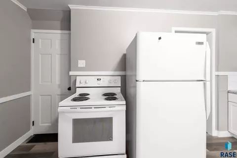 Kitchen - 101 E 103 E 31st St, Sioux Falls, SD 57105 photo 3 of 3