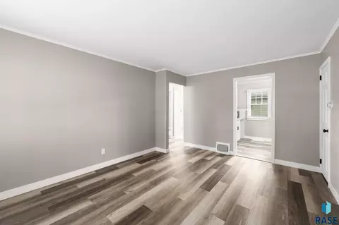 Living - 101 E 103 E 31st St, Sioux Falls, SD 57105 photo 2 of 4