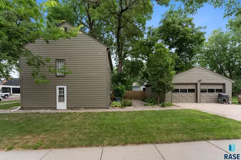 Exterior - 101 E 103 E 31st St, Sioux Falls, SD 57105 photo 4 of 10