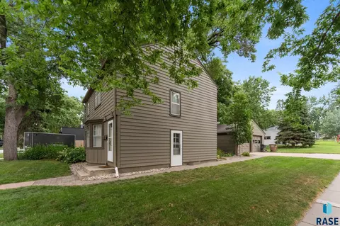 Exterior - 101 E 103 E 31st St, Sioux Falls, SD 57105 photo 7 of 10