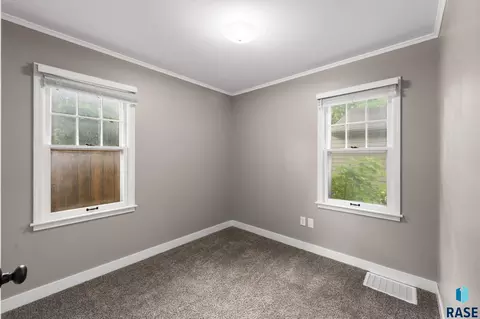 Bedroom - 101 E 103 E 31st St, Sioux Falls, SD 57105 photo 3 of 4