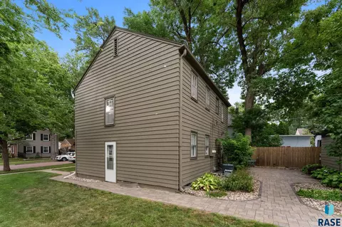 Exterior - 101 E 103 E 31st St, Sioux Falls, SD 57105 photo 8 of 10