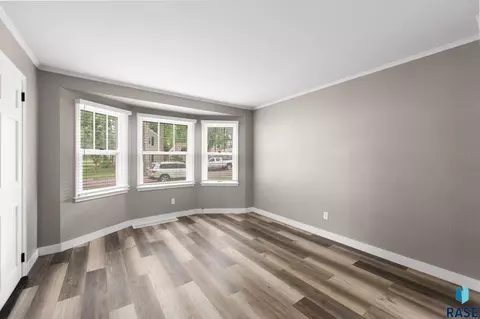 Living - 101 E 103 E 31st St, Sioux Falls, SD 57105 photo 3 of 4