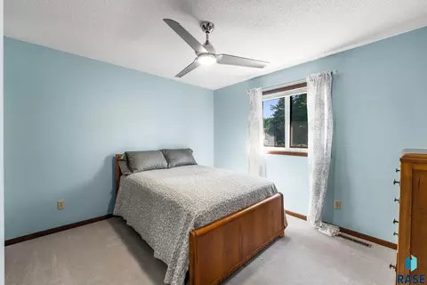 Bedroom - 2433 E Stanton Dr, Sioux Falls, SD 57103 photo 3 of 4