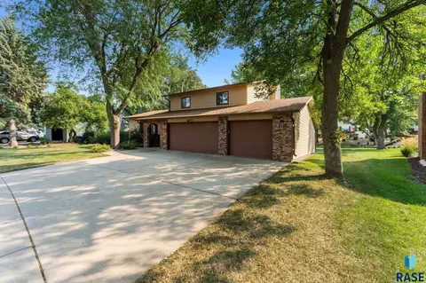 Exterior - 2433 E Stanton Dr, Sioux Falls, SD 57103 photo 8 of 8