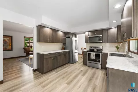 Kitchen - 2433 E Stanton Dr, Sioux Falls, SD 57103 photo 3 of 3