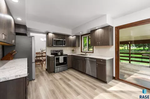 Kitchen - 2433 E Stanton Dr, Sioux Falls, SD 57103 photo 2 of 3