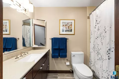 Bath - 2433 E Stanton Dr, Sioux Falls, SD 57103 photo 3 of 3