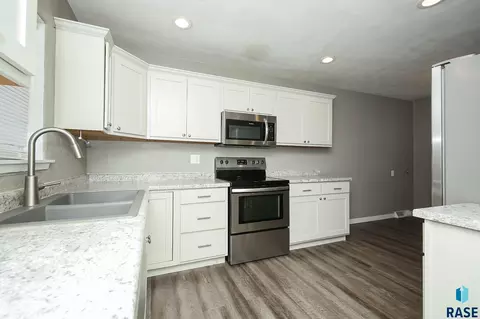 Kitchen - 501 S 5th Ave, Brandon, SD 57005 photo 1 of 4