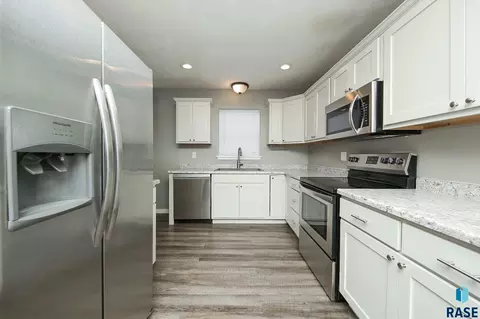 Kitchen - 501 S 5th Ave, Brandon, SD 57005 photo 2 of 4