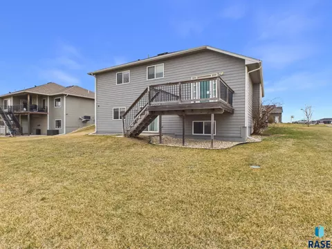 Exterior - 6500 E Steamboat Trl, Sioux Falls, SD 57110 photo 4 of 5