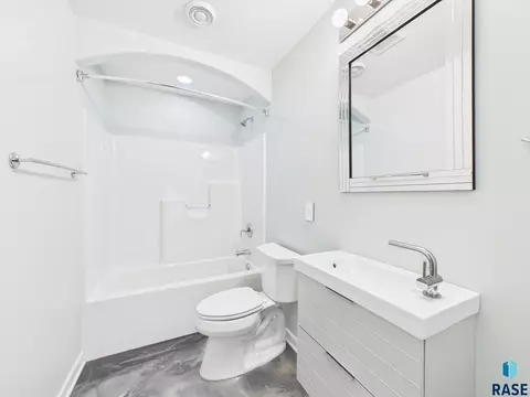 Bath - 6500 E Steamboat Trl, Sioux Falls, SD 57110 photo 3 of 3