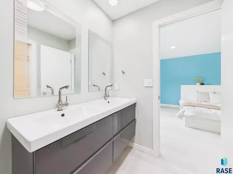 Bath - 6500 E Steamboat Trl, Sioux Falls, SD 57110 photo 2 of 3