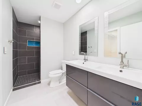 Bath - 6500 E Steamboat Trl, Sioux Falls, SD 57110 photo 1 of 3