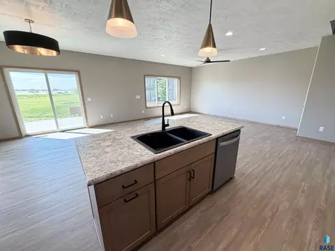 Kitchen - 5119 E 67th St, Sioux Falls, SD 57108 photo 3 of 4