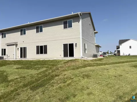 Exterior - 5119 E 67th St, Sioux Falls, SD 57108 photo 2 of 2