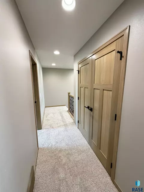 Entry Way - 5119 E 67th St, Sioux Falls, SD 57108 photo 2 of 2