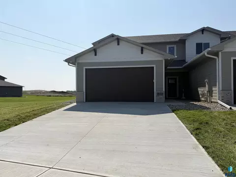 5119 E 67th St, Sioux Falls, SD 57108