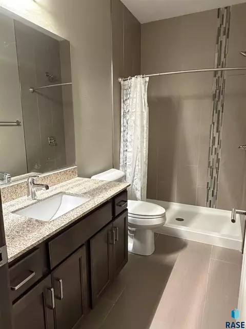 Bath - 226 E Residence Pl, Sioux Falls, SD 57104 photo 1 of 1