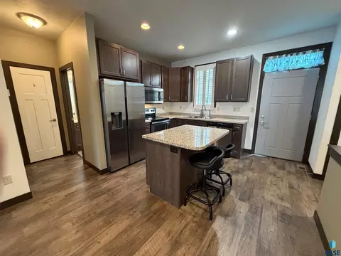 Kitchen - 226 E Residence Pl, Sioux Falls, SD 57104 photo 2 of 2