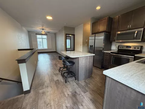 Kitchen - 226 E Residence Pl, Sioux Falls, SD 57104 photo 1 of 2